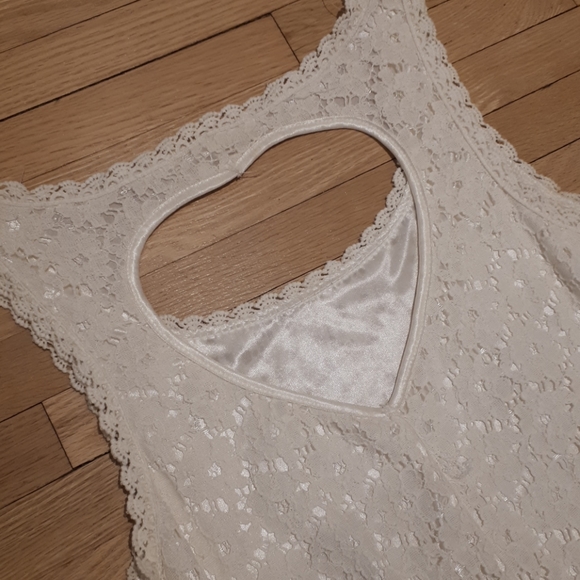 ARDENE white lace dress and heart in the back - Picture 4 of 5